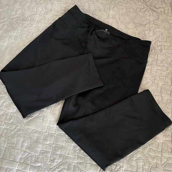 🩷ATHLETA BLACK CAPRI LEGGINGS WORKOUT ESSENTIALS BASIC GYM SIZE SMALL - Picture 2 of 7